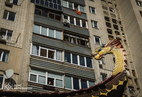 В Харькове вражеский БпЛА попал вблизи жилой многоэтажки: пострадал мужчина