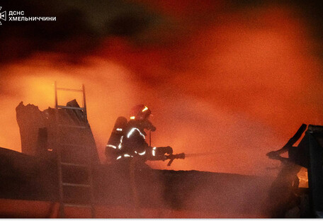 Из-за обстрелов возник пожар на территории одного из предприятий в Хмельницке