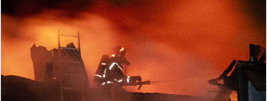 Из-за обстрелов возник пожар на территории одного из предприятий в Хмельницке