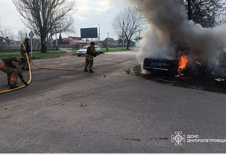 Вражеский FPV-дрон атаковал гражданское авто в Никополе: пострадали три человека