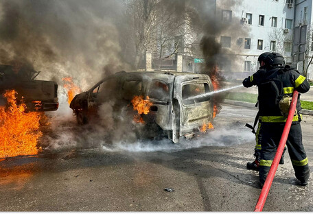 Російські БпЛА атакували центр Херсона: є тяжко поранений (відео)