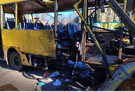Россияне ударили дроном по маршрутке в Никополе на Днепропетровщине: есть погибшие и раненые