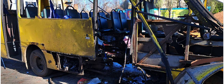 Росіяни вдарили дроном по маршрутці в Нікополі на Дніпропетровщині: є загиблі та поранені