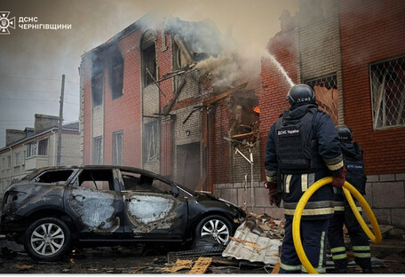 Россияне ударили по админзданию в Новгород-Северском и Прилуках на Черниговщине (фото)