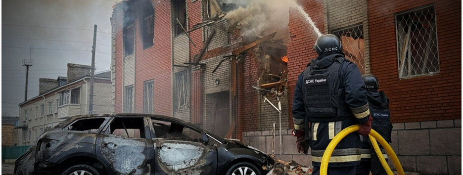 Россияне ударили по админзданию в Новгород-Северском и Прилуках на Черниговщине (фото)