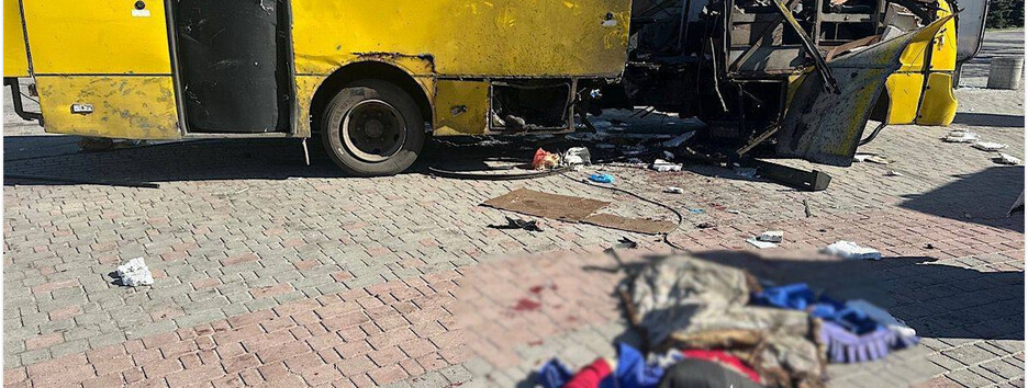 Росіяни ударили по маршрутці у Нікополі: Зеленський про наслідки ворожої атаки