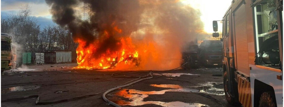 Вражеский БпЛА попал по частной автостоянке на Черниговщине: уничтожены три транспортных средства