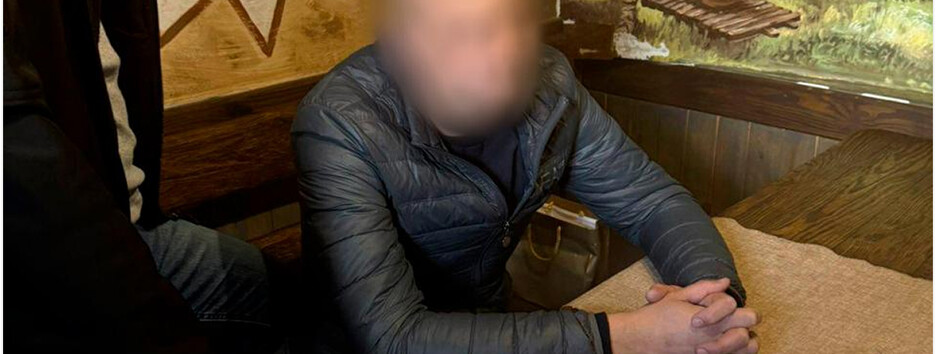 Посадовця "Укрзалізниці" затримала на хабарі $100 000