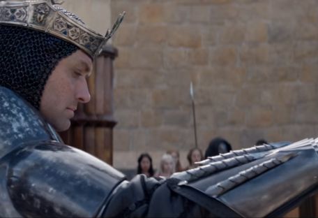 Вышел финальный трейлер фильма «Король Артур: Легенда меча»