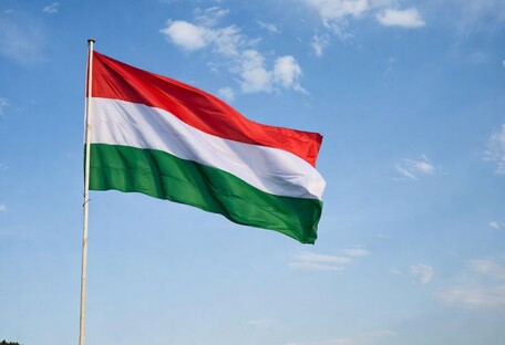 Петер Мадяр побеждает Виктора Орбана на парламентских выборах в Венгрии