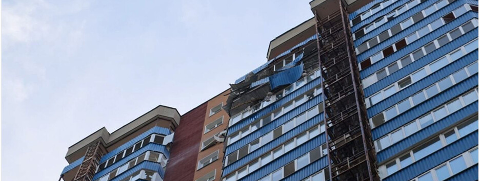 Вражеский дрон попал в многоэтажку в Харькове: пострадала женщина