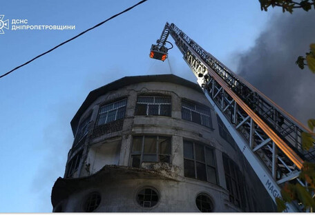 У Дніпрі внаслідок ворожої атаки пошкоджено будівлі, постраждали троє людей