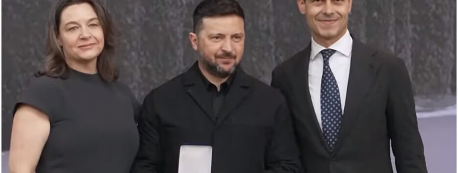Зеленського та українский народ у Нідерландах нагородили премією Four Freedoms Award