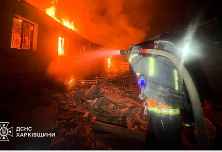 Вражеские БпЛА попали в жилой дом в Харьковской области: пострадали трое жителей