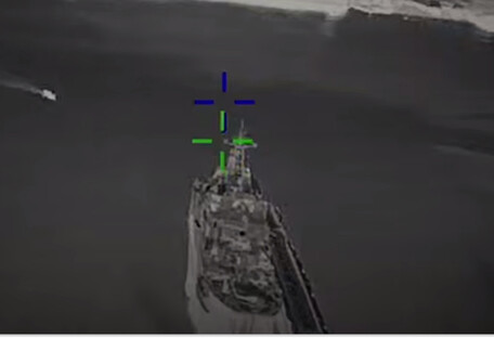 У ГУР показали, як вразили два російських великих десантних кораблі у Криму (відео)