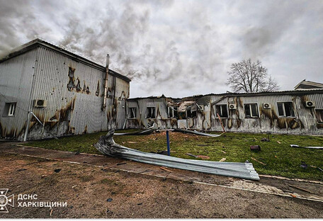 Росіяни вдарили по сільгосппідприємству на Харківщині: виникла пожежа