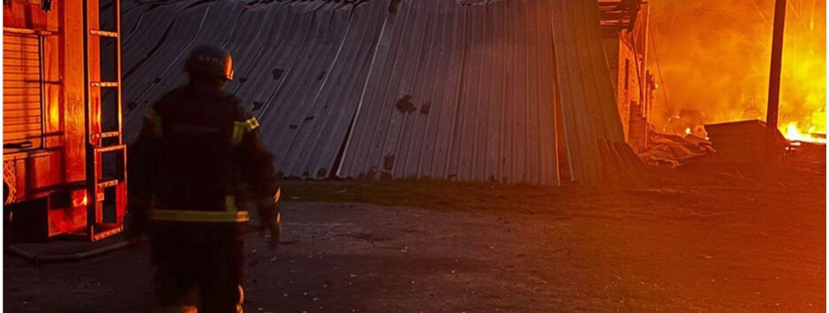 Російські безпілотники атакували Чернігівську область, внаслідок чого сталися пожежі