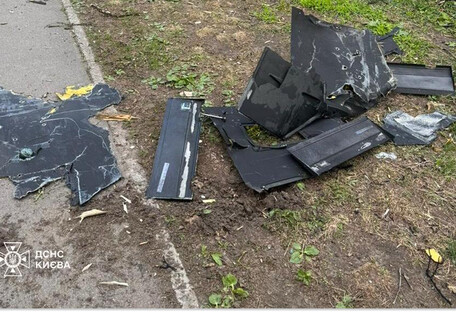 Через атаку ворожих БпЛА є влучання та падіння уламків у двох районах Києва (фото)