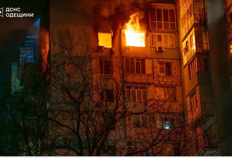 В Одесі внаслідок атаки БпЛА постарждали двоє людей, є влучання у портову інфраструктуру