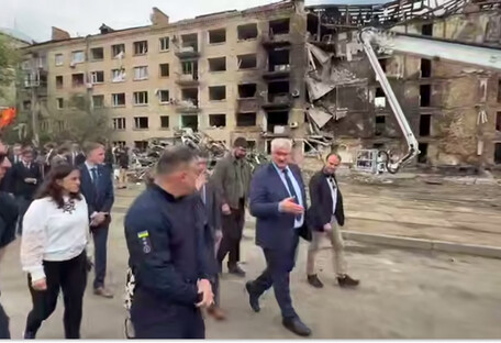 Іноземні посли відвідали місце удару на Лукʼянівці у Києві