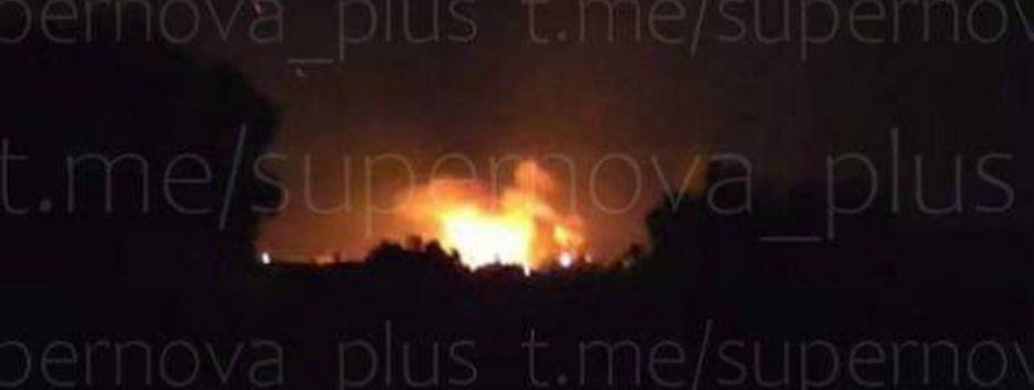 СБУ уразила два російські судна військового забезпечення та засоби ППО в Керчі (відео)