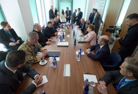Зеленський обговорив із делегацією США посилення ППО та нові санкції проти росії