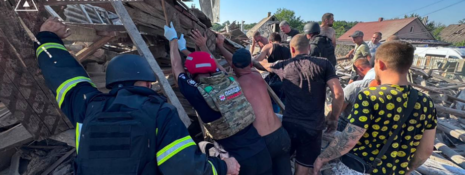 россияне атаковали Запорожье КАБами: двое погибших, более 30 раненых