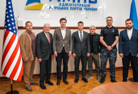 Кит Келлог прибыл в Украину с визитом и посетил Одесский морской порт