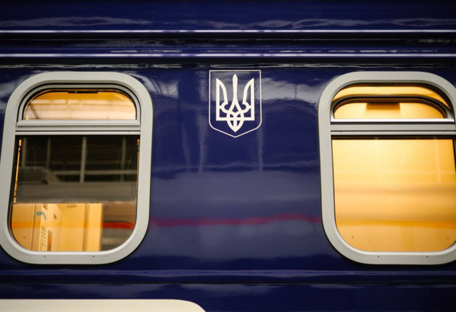 Через російські обстріли десятки поїздів "Укрзалізниці" затримуються на кілька годин