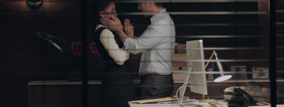 Короткометражка «Босс»: Дэвид Швиммер против сексуальных домогательств