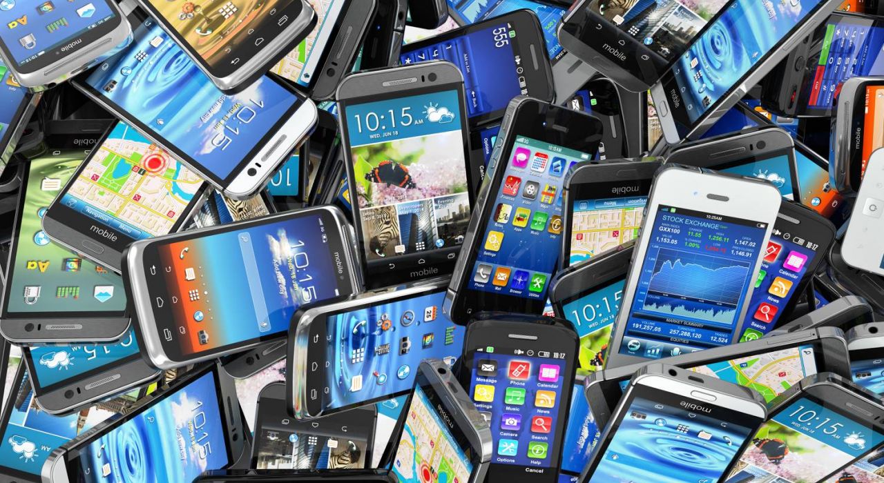 Ученые разработали материал для «неуязвимых» смартфонов