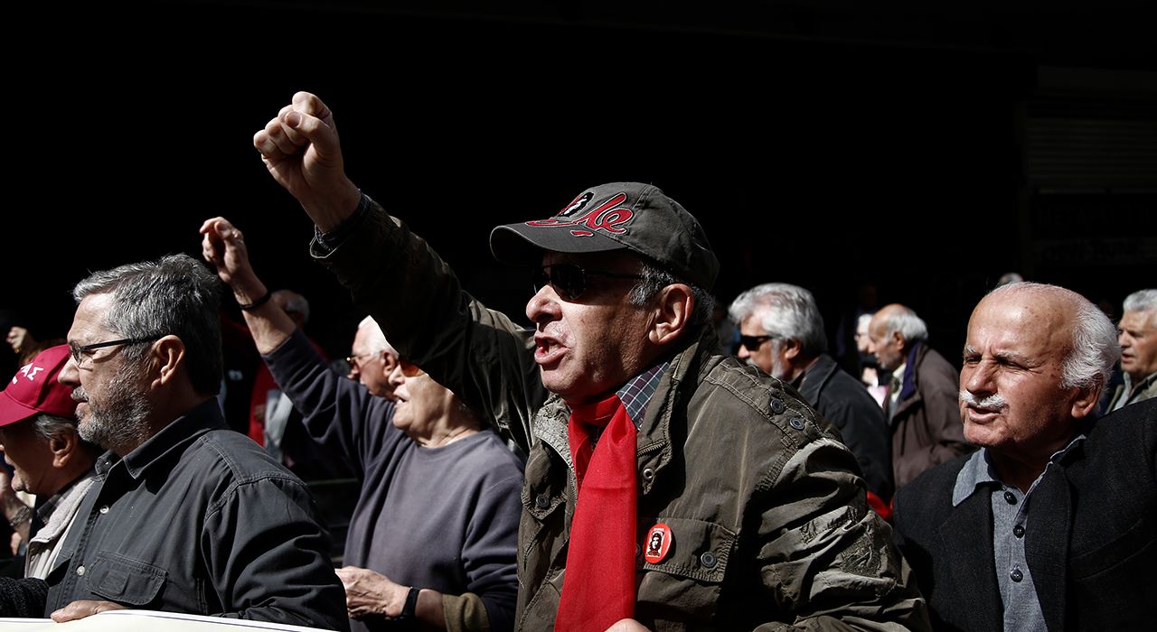 Престарелые греки вышли на улицы – протестуют против урезания пенсий