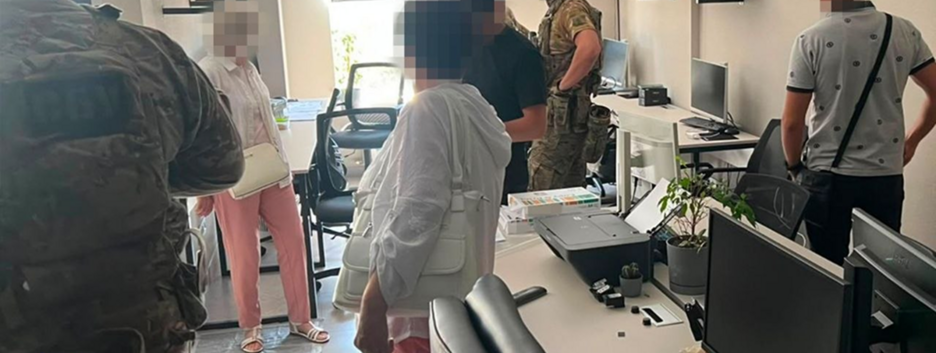 Ежемесячно похищали у людей до $1 млн: в Киеве разоблачили сеть криптомошенников