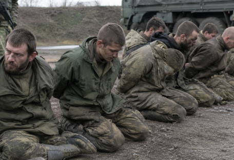 Україна щомісяця бере в полон на 107 росіян більше, ніж рф — Коордштаб