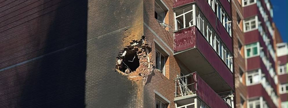 В Сумах БпЛА попал в многоэтажку: пострадал 16-летний парень
