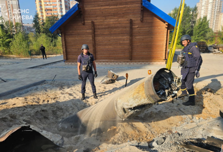 В Киеве изъяли боевую часть баллистической ракеты, не сдетонировавшей после атаки рф