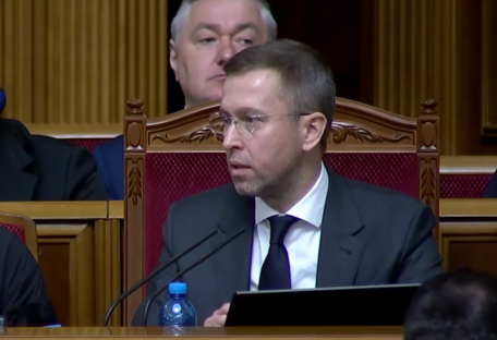 "Никакой измены нет": Корецкий ответил на критику постановления о новых правилах бронирования