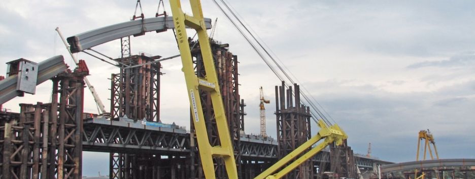 Бывших топ-менеджеров 