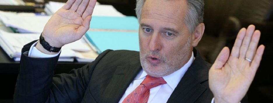 В обход санкций: Фирташ поставляет сырье в Крым - СМИ