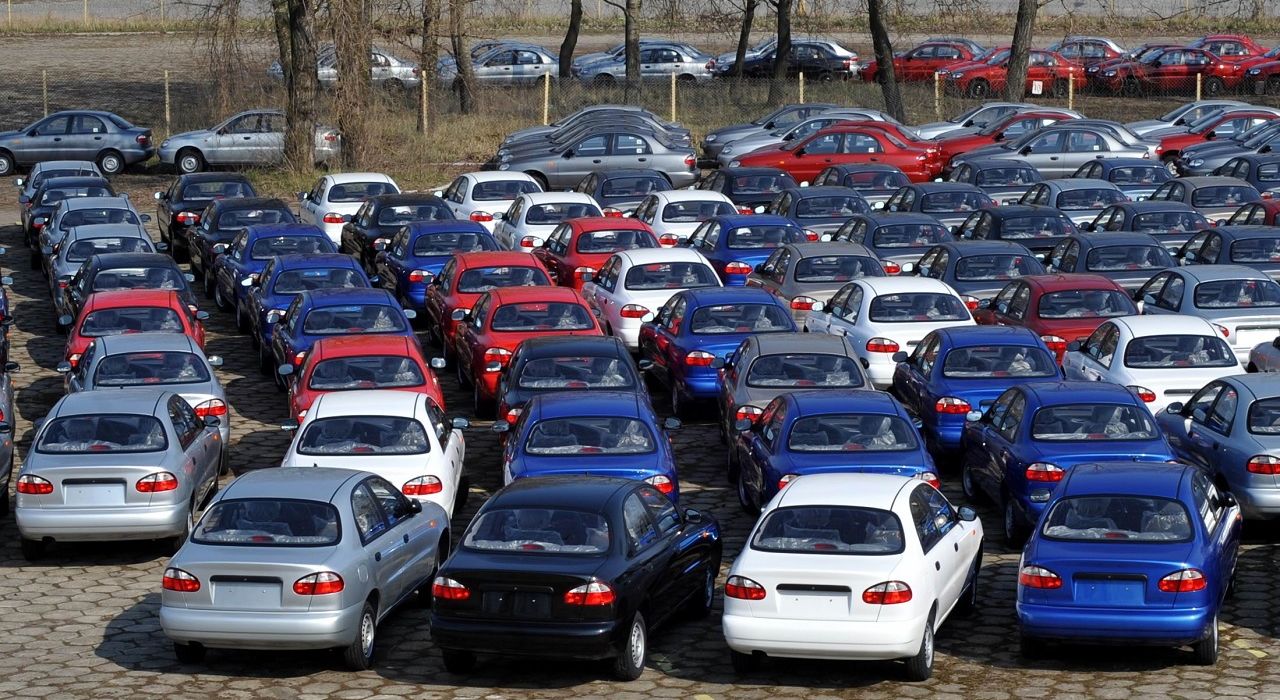 Средний возраст автомобилей в Украине - 20 лет
