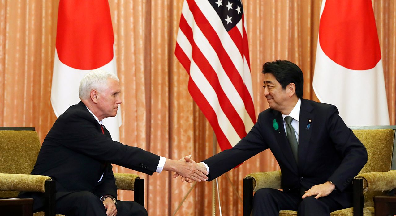 Майк Пенс в Японии: Вашингтон говорит с ключевыми союзниками
