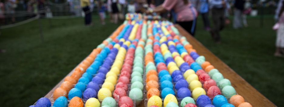 Как мир отпраздновал Пасху: фоторепортаж необычных традиций