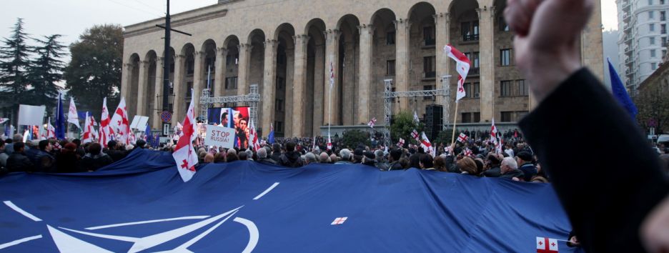 НАТО не нужно расширение на восток — WSJ