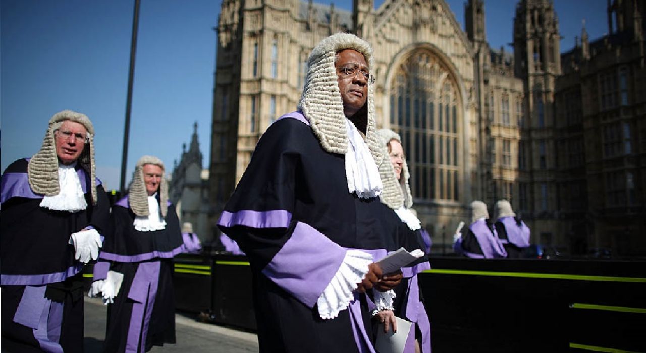 Британские судьи будут выносить приговоры в интернете
