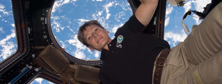 Женщина-астронавт Пегги Уитсон побила рекорд по пребыванию на орбите