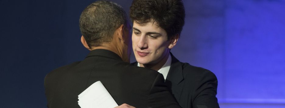 Новый JFK: Внук Джона Кеннеди дал первое крупное интервью о политике