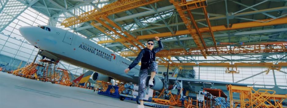 Музыкант PSY, автор хита «Gangnam Style», выпустил два новых клипа