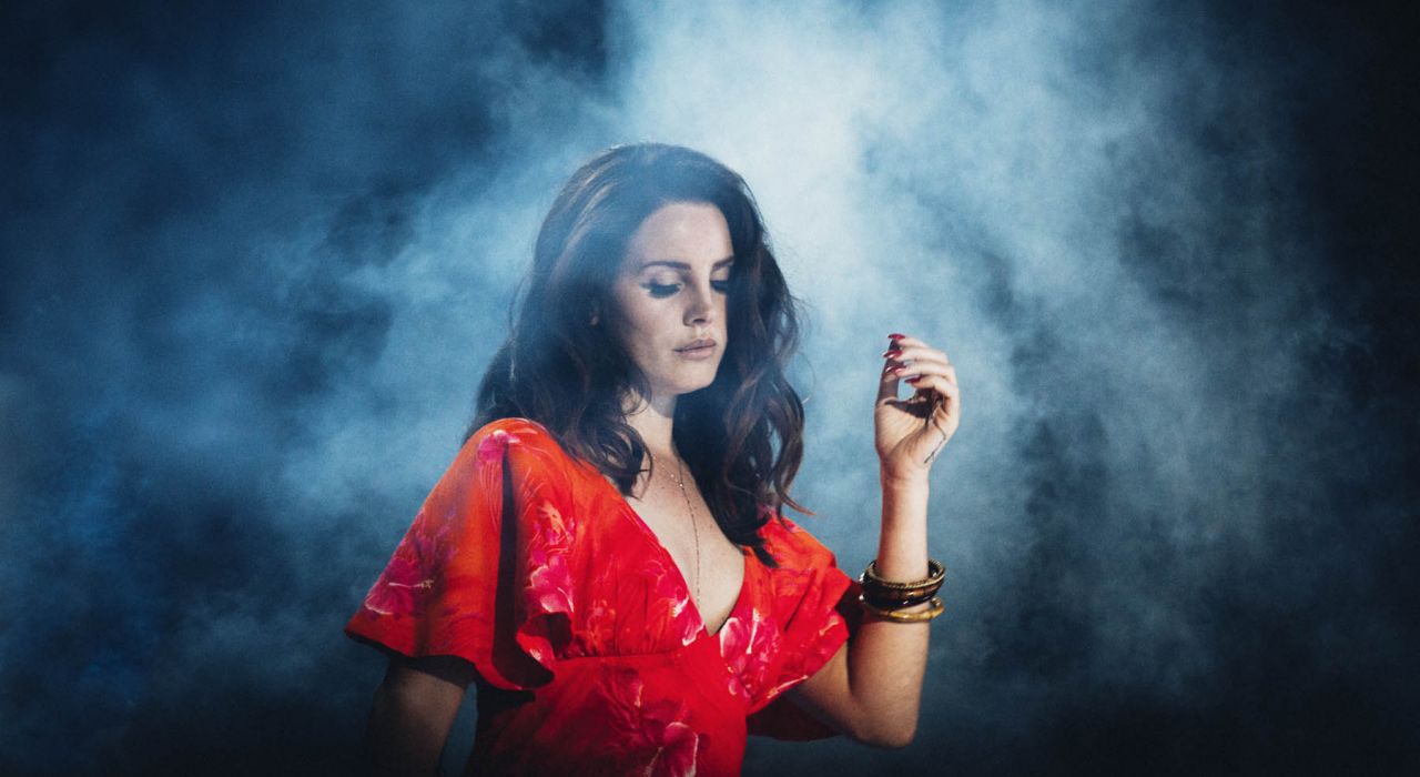 Lana Del Rey представила песню о фестивалях Coachella и Woodstock
