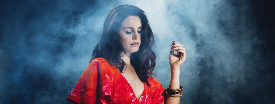 Lana Del Rey представила песню о фестивалях Coachella и Woodstock