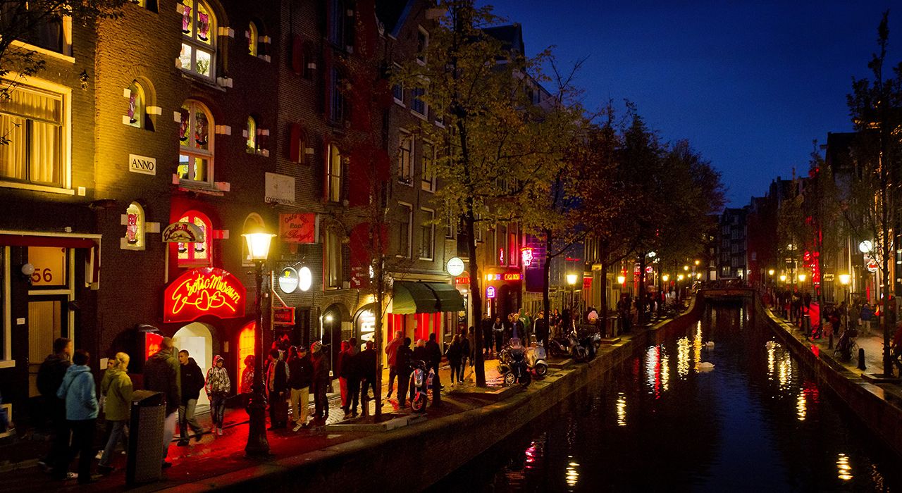 Секс-путешествие по горячим точкам Амстердама: улица красных фонарей